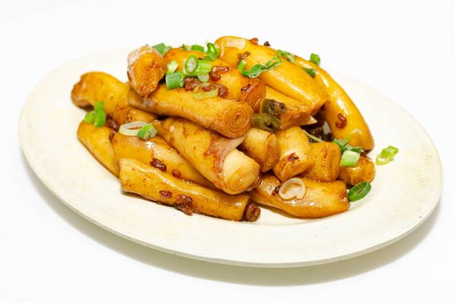 Pan-Fried Rice Rolls in XO Chili Sauce XO醬煎腸粉
